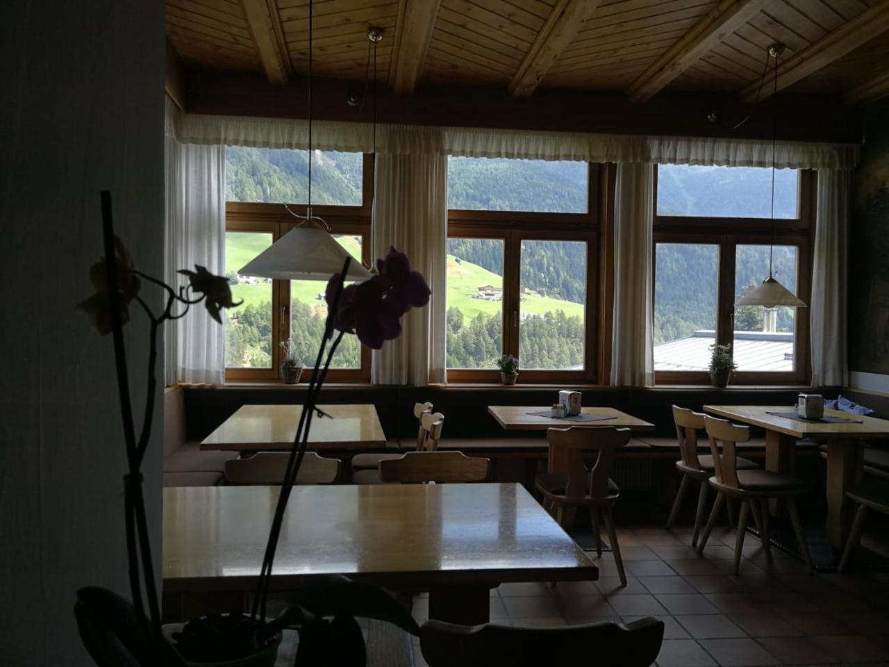 Hôtel Gasthaus Weisskugel à Malles Venosta Extérieur photo