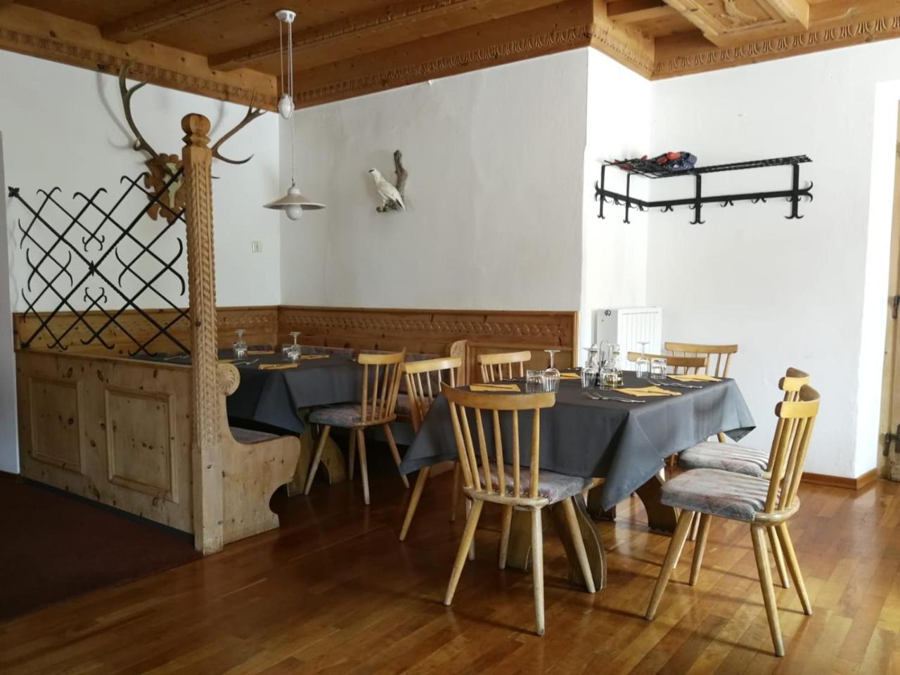 Hôtel Gasthaus Weisskugel à Malles Venosta Extérieur photo
