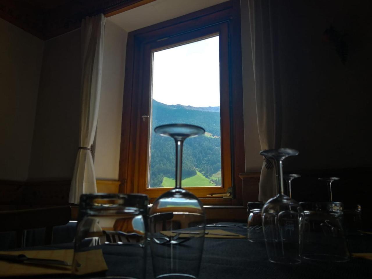 Hôtel Gasthaus Weisskugel à Malles Venosta Extérieur photo