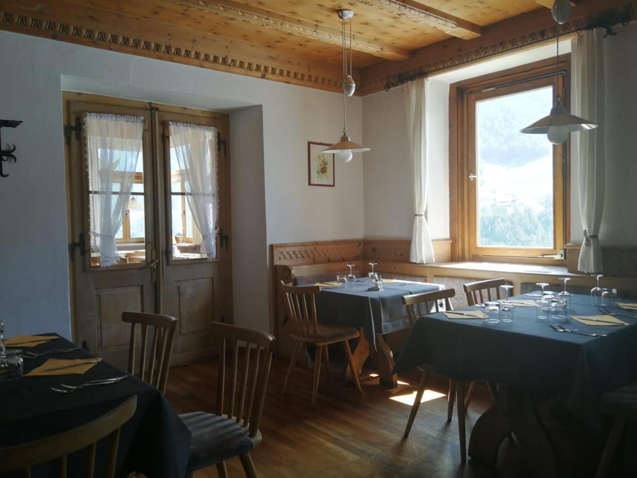 Hôtel Gasthaus Weisskugel à Malles Venosta Extérieur photo