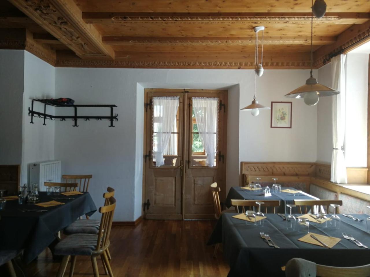 Hôtel Gasthaus Weisskugel à Malles Venosta Extérieur photo
