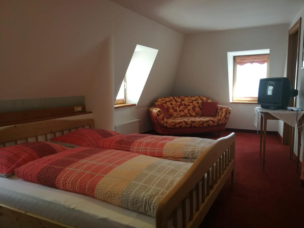 Hôtel Gasthaus Weisskugel à Malles Venosta Extérieur photo