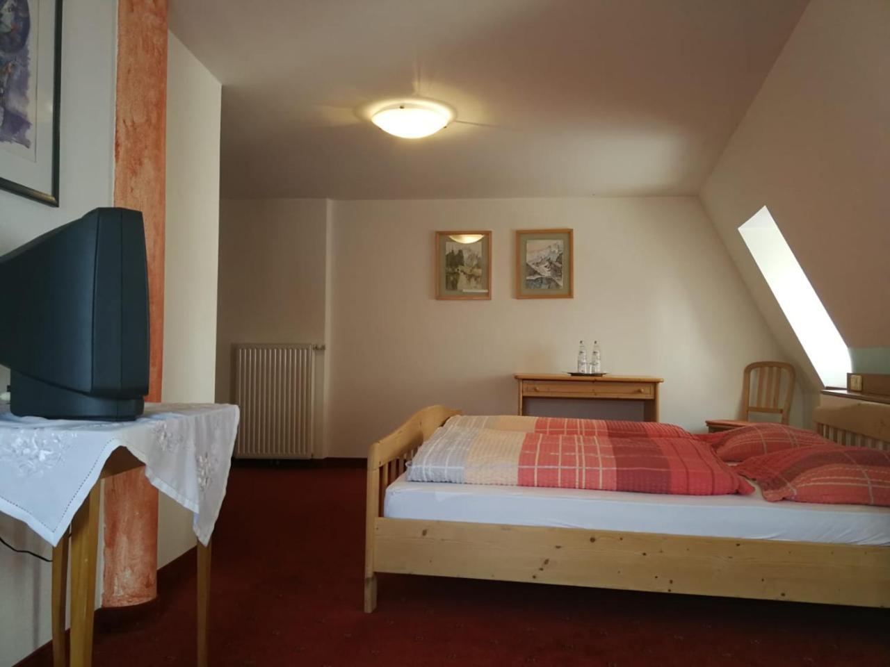 Hôtel Gasthaus Weisskugel à Malles Venosta Extérieur photo