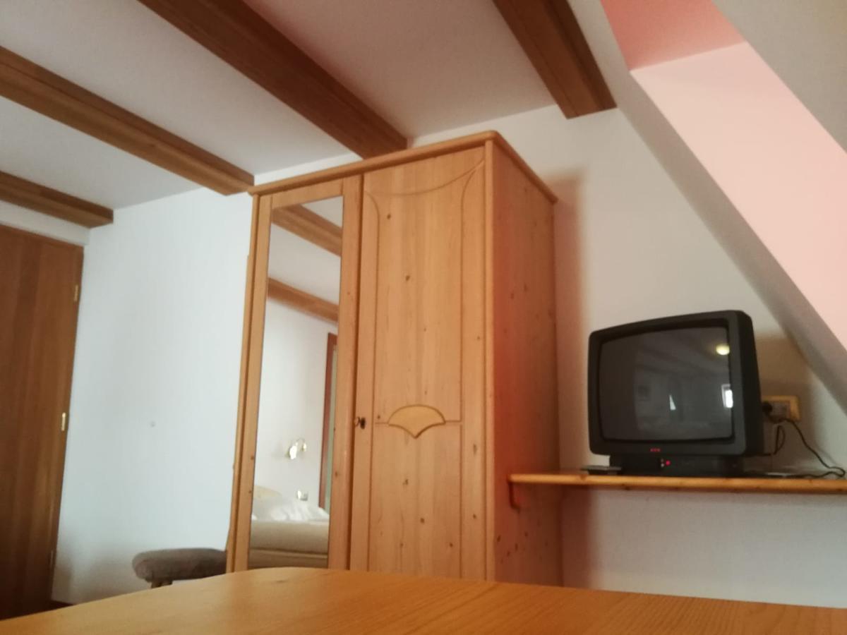 Hôtel Gasthaus Weisskugel à Malles Venosta Extérieur photo