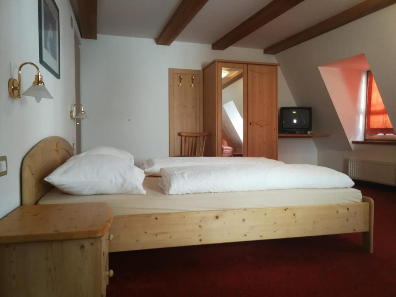 Hôtel Gasthaus Weisskugel à Malles Venosta Extérieur photo