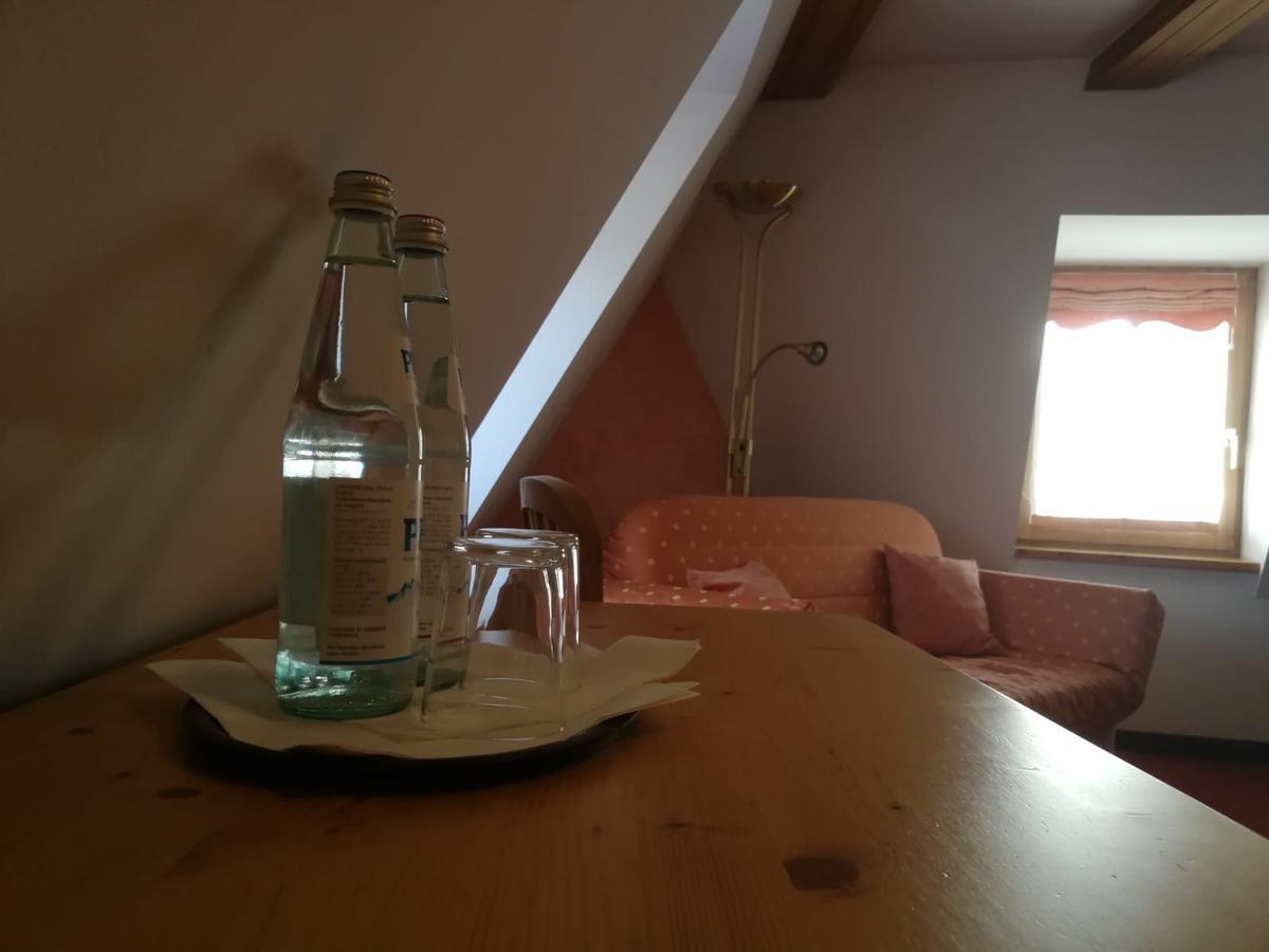 Hôtel Gasthaus Weisskugel à Malles Venosta Extérieur photo