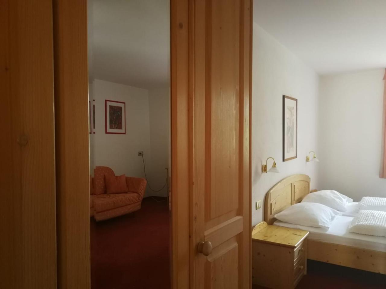 Hôtel Gasthaus Weisskugel à Malles Venosta Extérieur photo