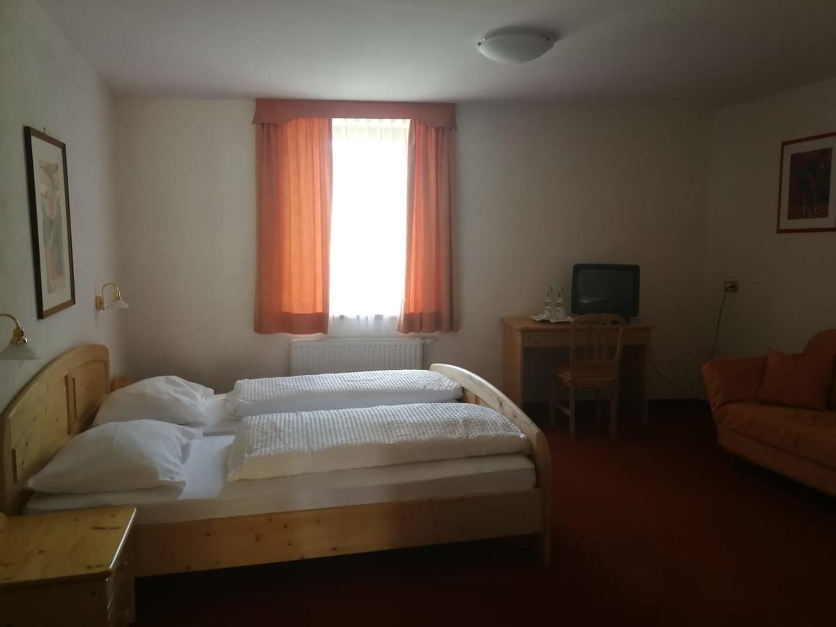 Hôtel Gasthaus Weisskugel à Malles Venosta Extérieur photo