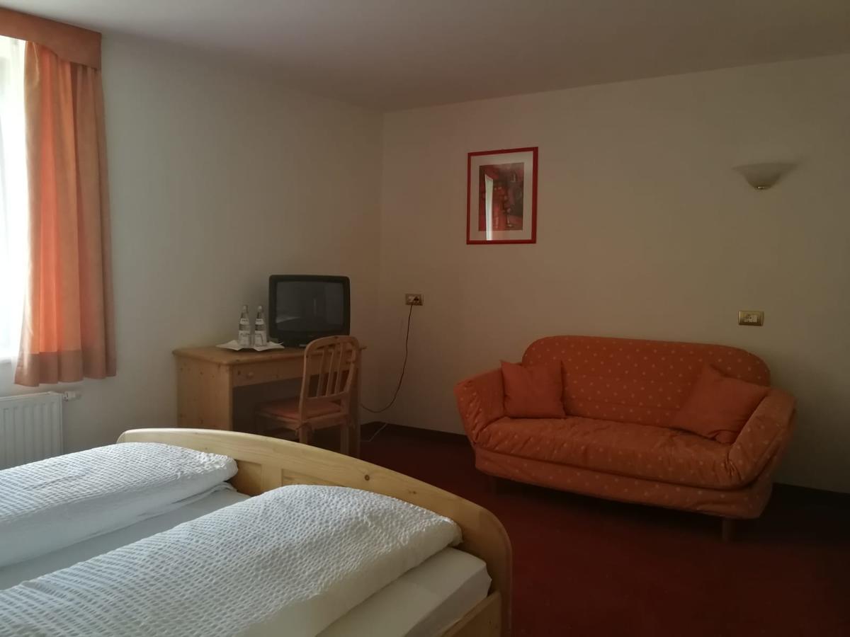 Hôtel Gasthaus Weisskugel à Malles Venosta Extérieur photo